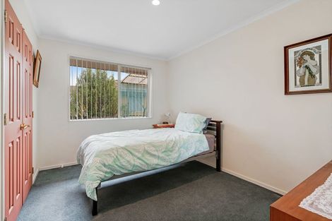 Photo of property in 5 Ian Marwick Place, Birkenhead, Auckland, 0626