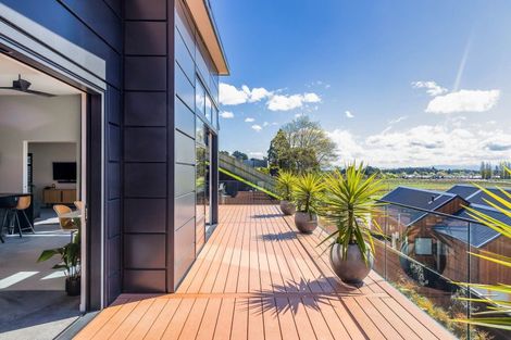 Photo of property in 12 Round Hill Rise, Cracroft, Christchurch, 8022