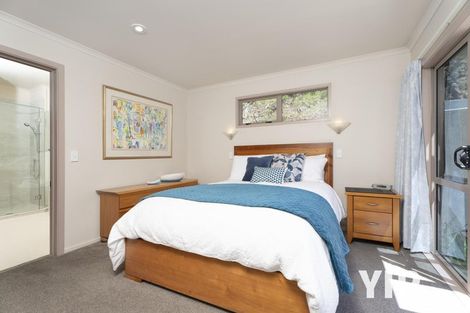 Photo of property in 14 Dress Circle, Newlands, Wellington, 6037