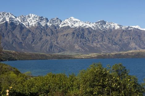 Photo of property in 72 Cedar Drive, Kelvin Heights, Queenstown, 9300