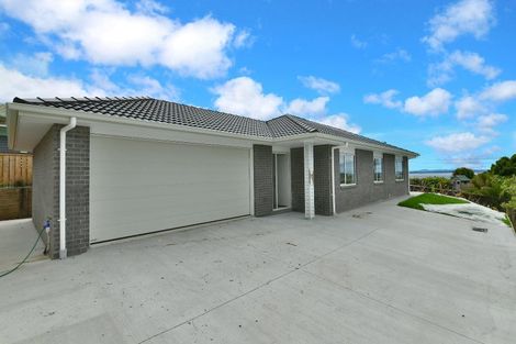 Photo of property in 55a Wade River Road, Stanmore Bay, Whangaparaoa, 0932