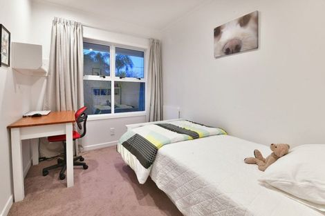Photo of property in 1/56 Woodlands Crescent, Browns Bay, Auckland, 0630
