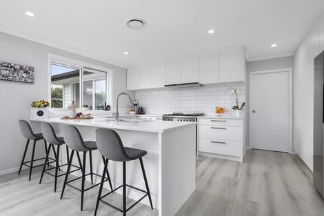 Photo of property in 4 Sir Lincoln Drive, Kumeu, 0810