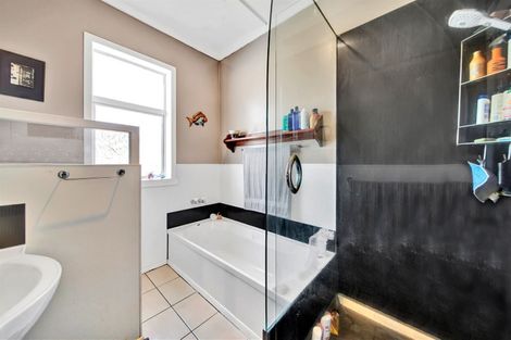 Photo of property in 29 Douglas Street, Hawera, 4610