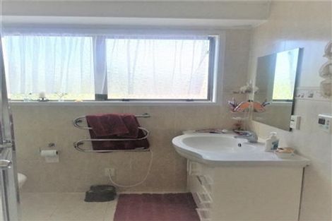 Photo of property in 7 Correa Court, Goodwood Heights, Auckland, 2105