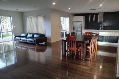 Photo of property in 21 Loughros Place, Pinehill, Auckland, 0632