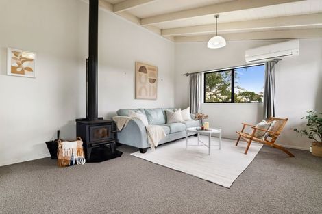 Photo of property in 2/32 Hand Road, Helensville, 0800