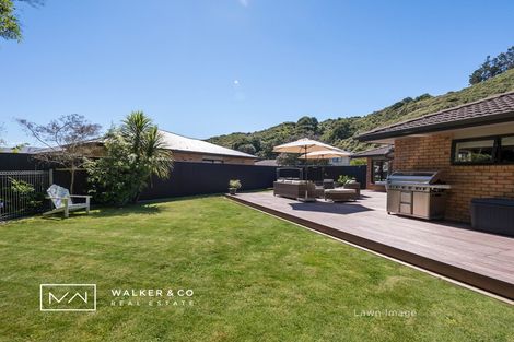 Photo of property in 30 Aragon Grove, Kingsley Heights, Upper Hutt, 5018