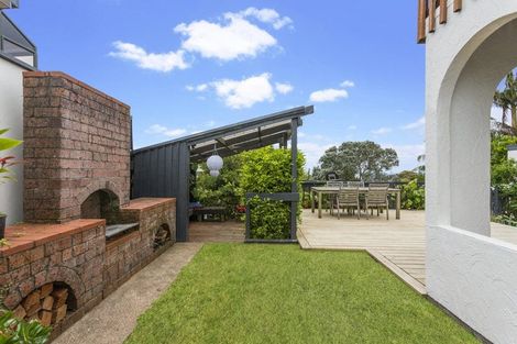 Photo of property in 20 Arapito Road, Titirangi, Auckland, 0604