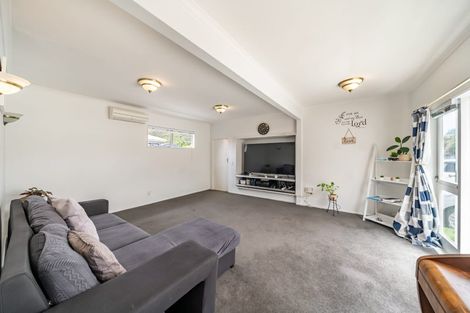Photo of property in 22 Saint Ronans Avenue, Waterloo, Lower Hutt, 5011