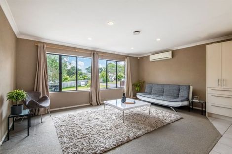 Photo of property in 9 Edgware Road, West Harbour, Auckland, 0618