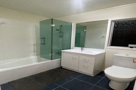 Photo of property in 17 Theban Place, Totara Vale, Auckland, 0629