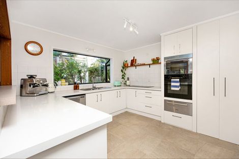 Photo of property in 2/10e Penning Road, Castor Bay, Auckland, 0620