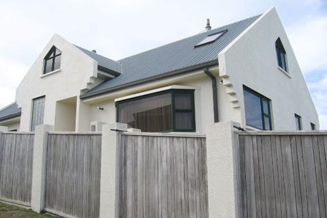 Photo of property in 9 Paratu Way, Strathmore Park, Wellington, 6022