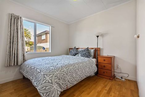 Photo of property in 2/21 Te Atatu Road, Te Atatu South, Auckland, 0610