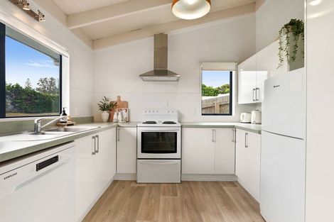 Photo of property in 2/32 Hand Road, Helensville, 0800