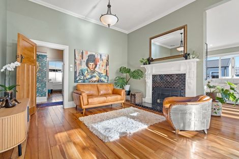 Photo of property in 260-262 High Street North, Carterton, 5713