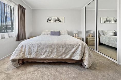 Photo of property in 15 Hocken Place, Mangere Bridge, Auckland, 2022