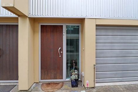 Photo of property in 1b/10 Park Avenue, Epuni, Lower Hutt, 5011