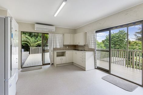 Photo of property in 18 Atarua Gardens, Waiatarua, Auckland, 0604