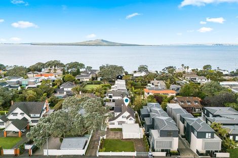 Photo of property in 203 Hurstmere Road, Takapuna, Auckland, 0622