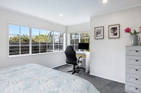 Photo of property in 33 Maygrove Drive, Orewa, 0931