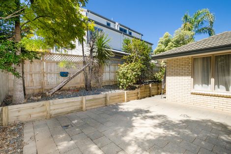 Photo of property in 2/15 Stoneleigh Court, Sunnynook, Auckland, 0632