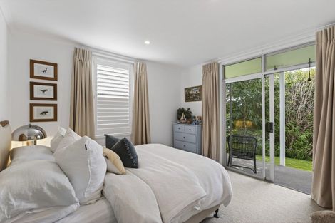 Photo of property in 25 Nevada Drive, Merrilands, New Plymouth, 4312