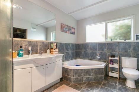 Photo of property in 584 Great South Road, Rosehill, Papakura, 2113