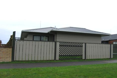 Photo of property in 4 Lydia Place, Kelvin Grove, Palmerston North, 4414