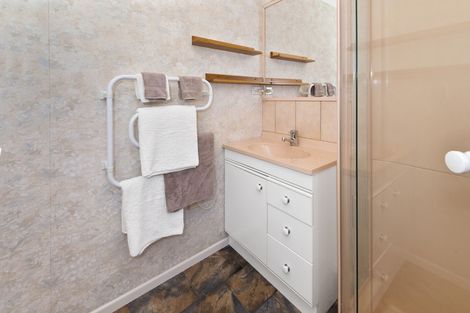 Photo of property in 2/27 Queen Street, Papakura, 2110