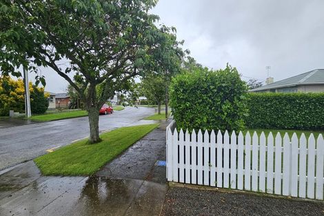 Photo of property in 10 Truby King Street, Merrilands, New Plymouth, 4312