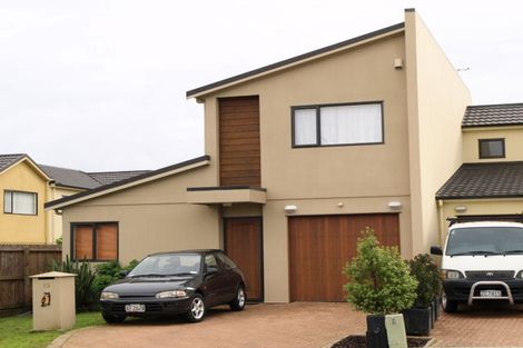 Photo of property in 13 Bunker Rise, Golflands, Auckland, 2013