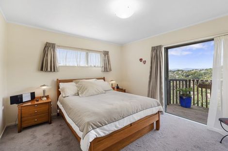 Photo of property in 33 Chartwell Drive, Crofton Downs, Wellington, 6035