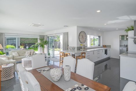 Photo of property in 10 Waitotara Way, Whitianga, 3510