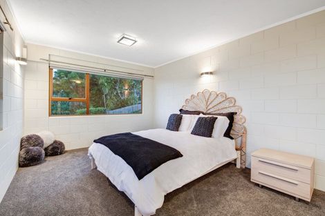 Photo of property in 20 Whangaparaoa Road, Red Beach, 0932