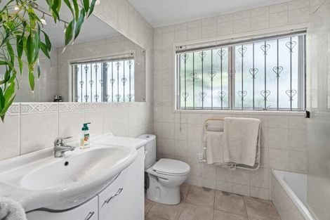 Photo of property in 30 Evelyn Road, Cockle Bay, Auckland, 2014