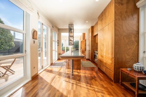 Photo of property in 69 Marine Parade, Seatoun, Wellington, 6022