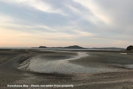 Photo of property in 99 Kawakawa Bay Coast Road, Kawakawa Bay, Papakura, 2585