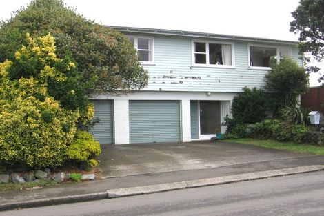 Photo of property in 12 Quigley Street, Newlands, Wellington, 6037
