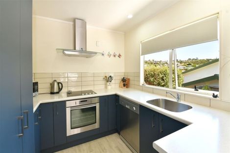 Photo of property in 1/4 Knott Road, Stanmore Bay, Whangaparaoa, 0932