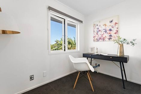Photo of property in 28 London Street, Te Atatu Peninsula, Auckland, 0610