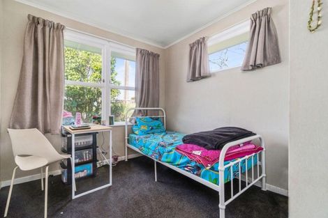Photo of property in 2 Lowtherhurst Road, Massey, Auckland, 0614