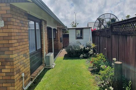 Photo of property in 2/62 Aviemore Drive, Highland Park, Auckland, 2010