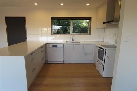 Photo of property in 2/76 Heathcote Road, Castor Bay, Auckland, 0620