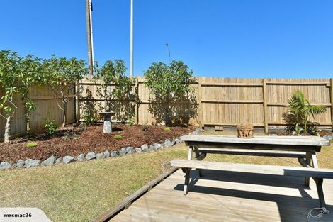 Photo of property in 1/871 East Coast Road, Northcross, Auckland, 0632