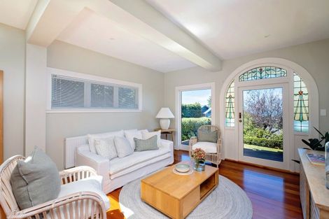 Photo of property in 8 Cobden Road, Bluff Hill, Napier, 4110