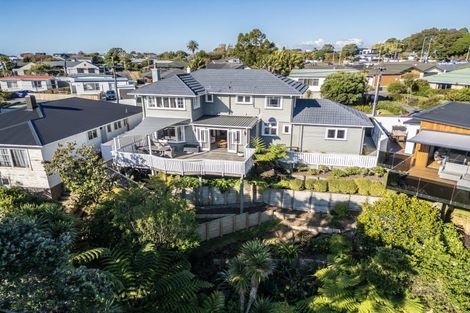 Photo of property in 26 Baring Terrace, Strandon, New Plymouth, 4312