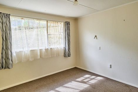 Photo of property in 4 Thomson Grove, Stokes Valley, Lower Hutt, 5019
