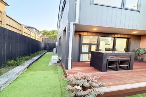 Photo of property in 584e Beach Road, Rothesay Bay, Auckland, 0630